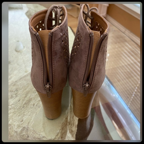 🆕🌟Brand New Peep Toes Booties 💟 - Picture 4 of 8